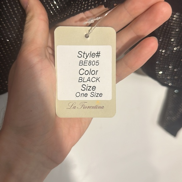 NWT. Woman’s La Fiorentina Embellished Poncho. One size. - Picture 5 of 7